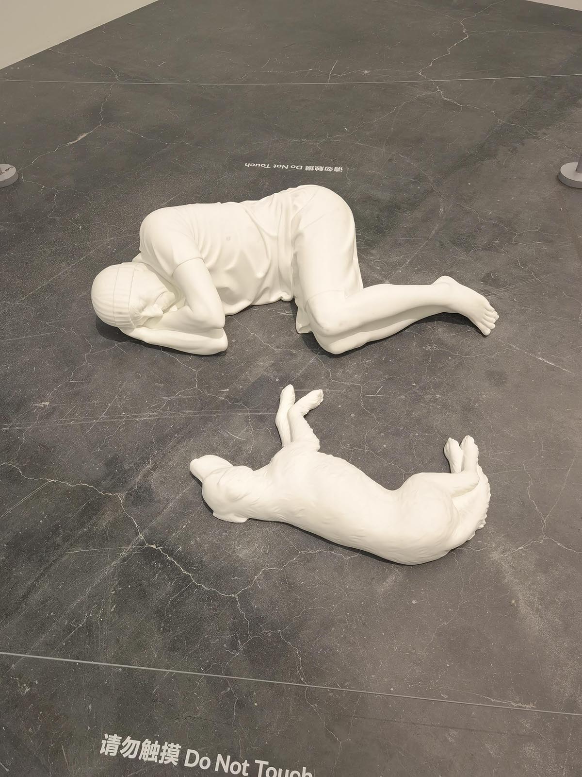 images/art/2021-12-19 莫瑞吉奥卡特兰 最后的审判/18.jpg